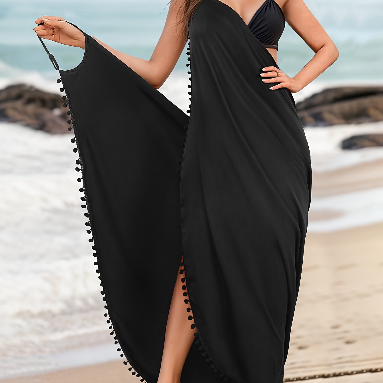 Emma | Einfarbiges Maxi-Strandkleid mit Pom-Pom-Dekor und V-Ausschnitt