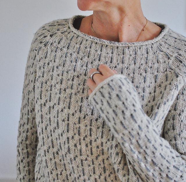Sophie | Grauer Pullover mit weitem Ausschnitt