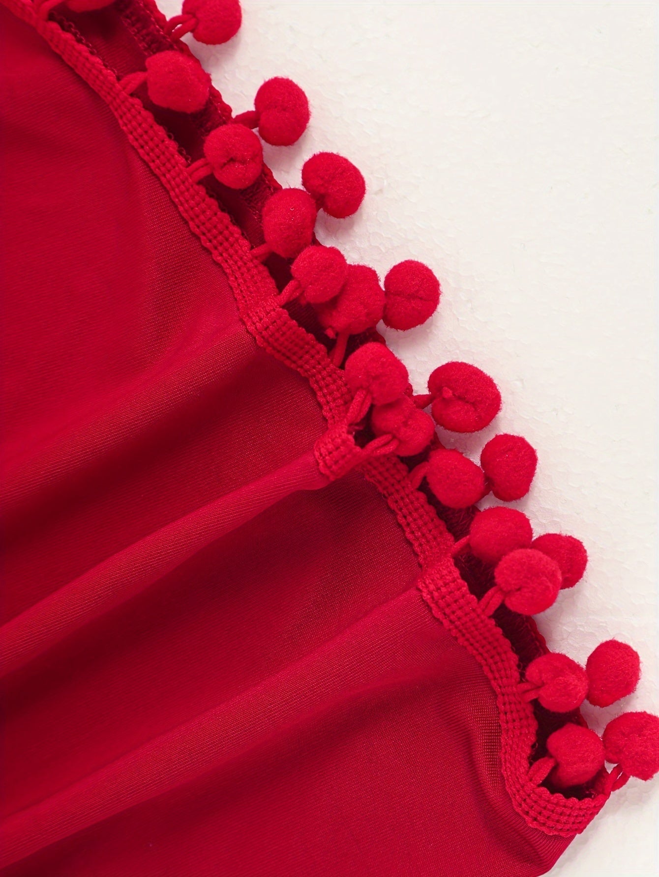 Emma | Einfarbiges Maxi-Strandkleid mit Pom-Pom-Dekor und V-Ausschnitt