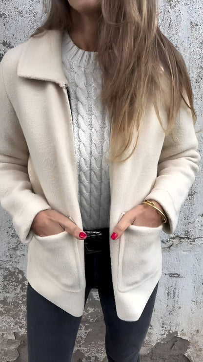 Fulvia | Elegante Jacke mit Revers und Reißverschluss