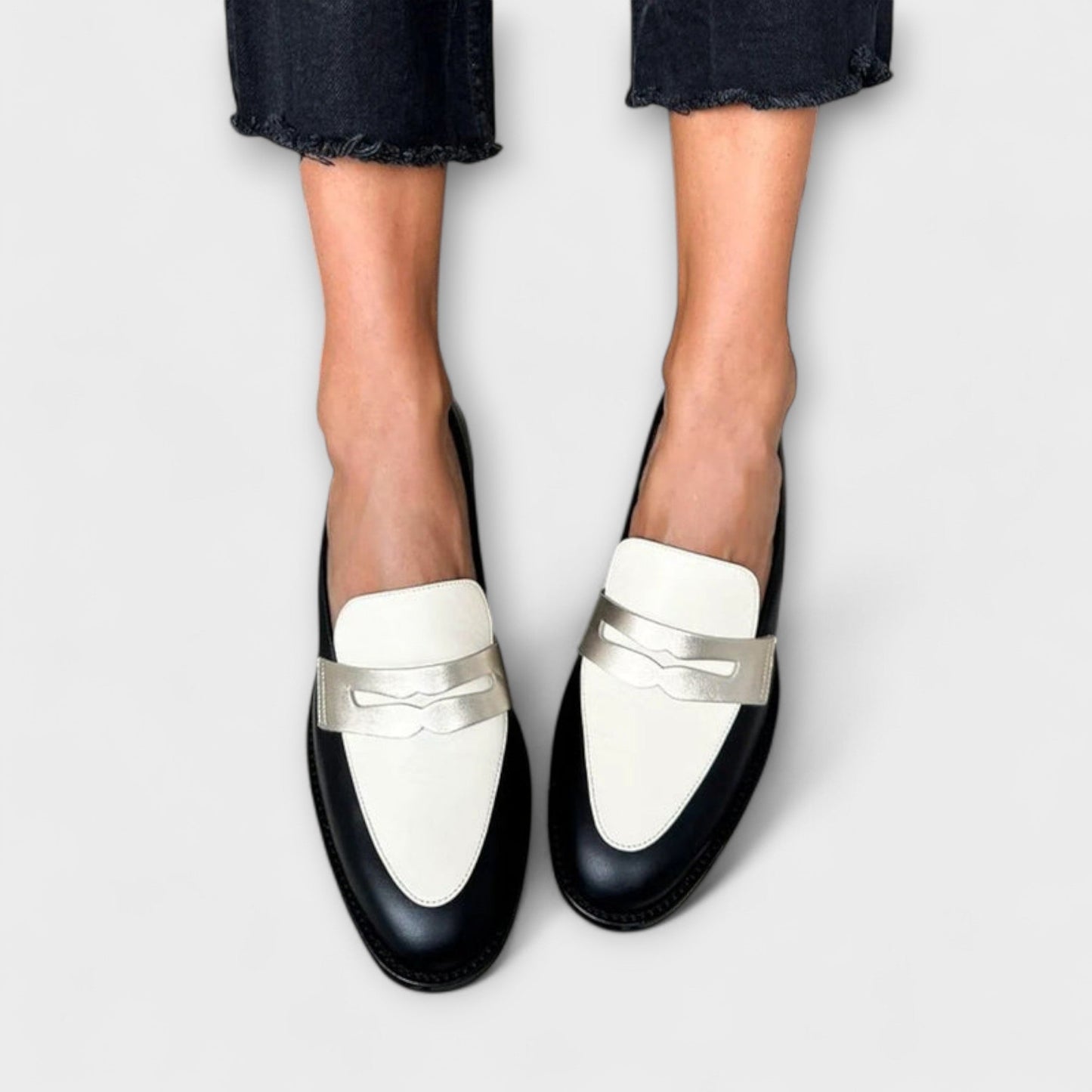 Xara – Schwarze Loafers mit Metallglanz