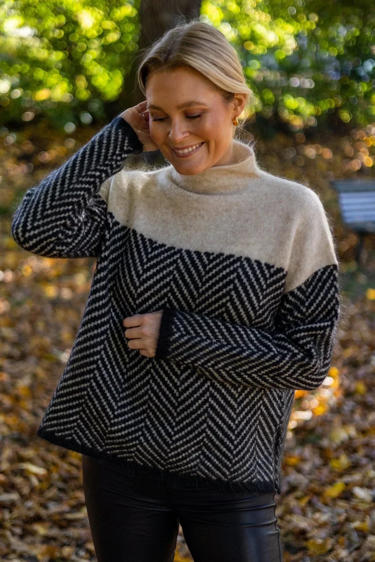 Sophie | Rollkragenpullover mit Fischgrät-Details