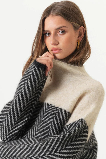 Sophie | Rollkragenpullover mit Fischgrät-Details